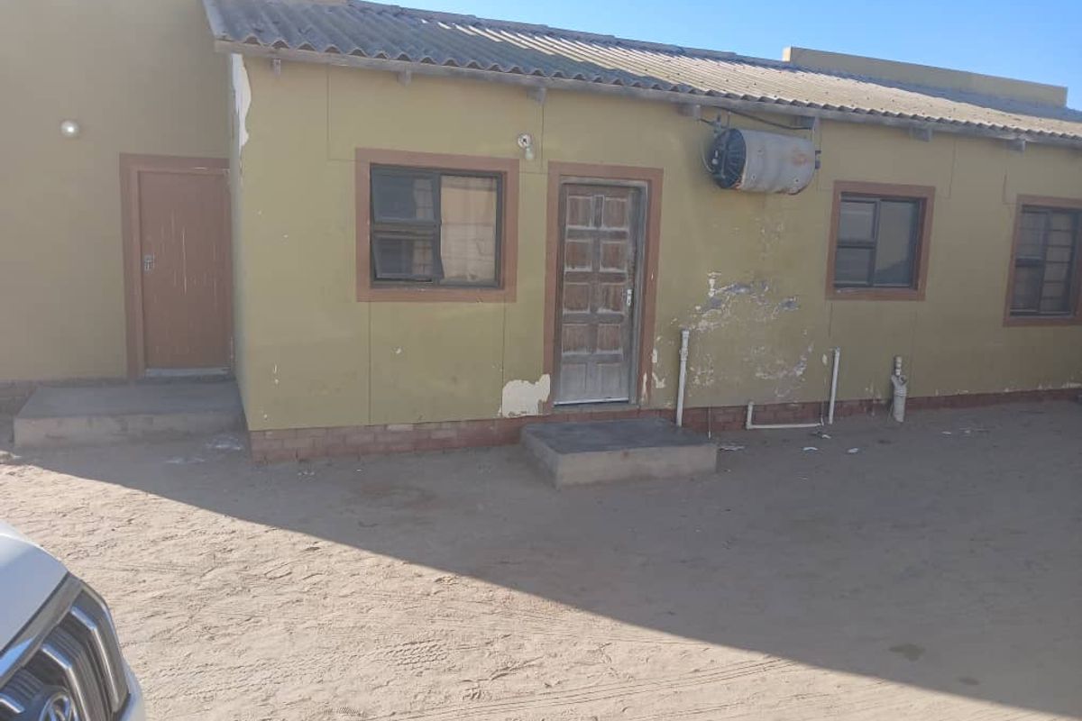 3 Bedroom House/4 Flats Outside - Photo 4