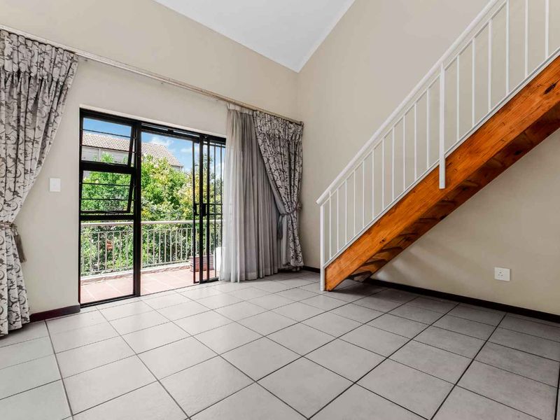 Immaculate 2 Bedroom 2 Bathroom Loft Apartment - Photo 2