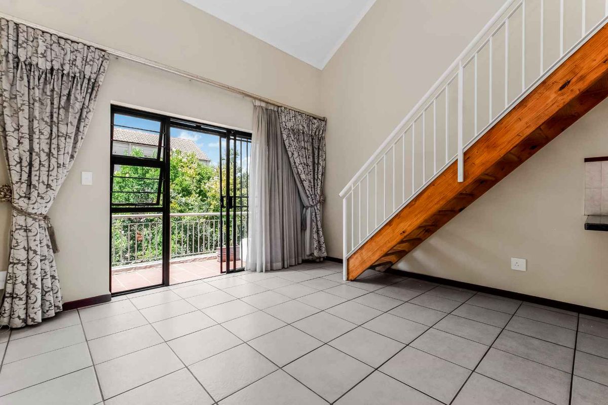 Immaculate 2 Bedroom 2 Bathroom Loft Apartment - Photo 2