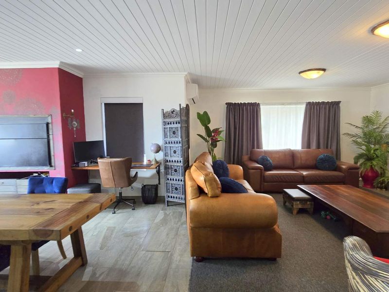 EXCLUSIVE COASTAL LIVING | PANORAMIC BAY VIEWS | 4 BEDROOM | DUAL LIVING POTENTIAL - Photo 6