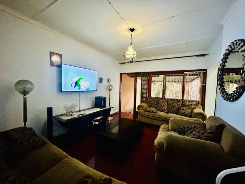 4 bedroom house with flat for sale in Vryheid - Photo 5