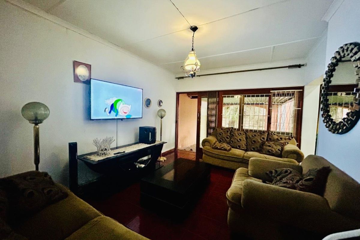 4 bedroom house with flat for sale in Vryheid - Photo 5