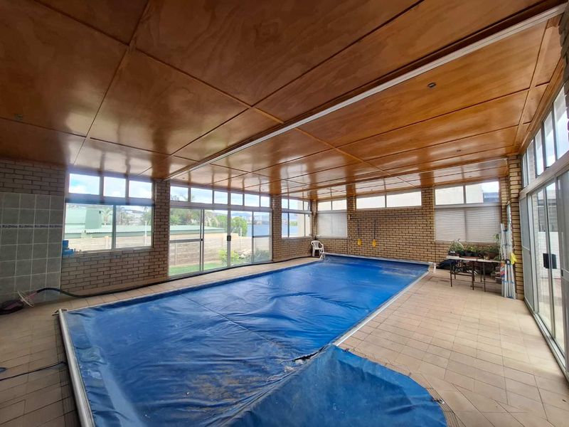 A home filled with heart, cherished by its current owner for the past 35 years - Photo 4