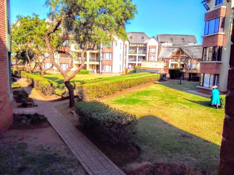 Discover tranquility and comfort in this charming 2-bedroom apartment. - Photo 2