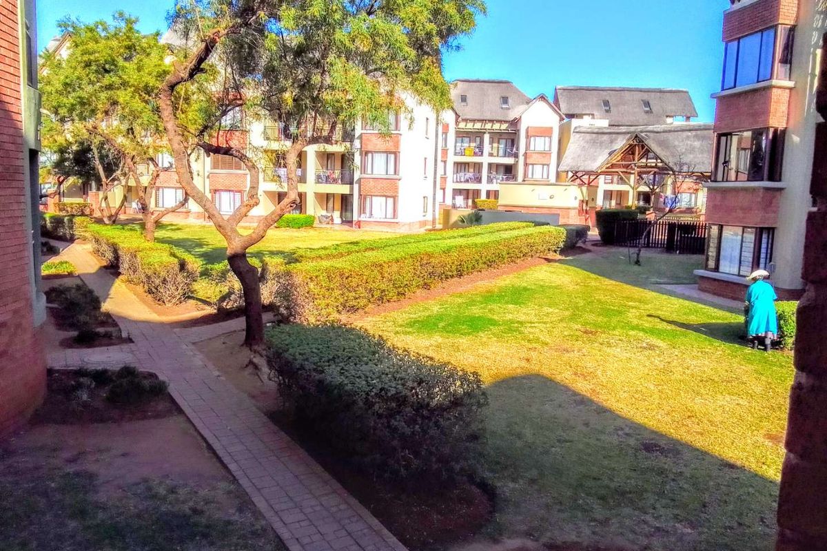 Discover tranquility and comfort in this charming 2-bedroom apartment. - Photo 2