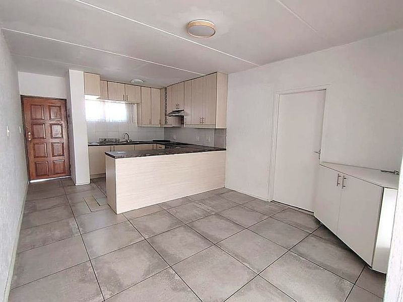 3 Bedroom Townhouse in Glenvista - Photo 4