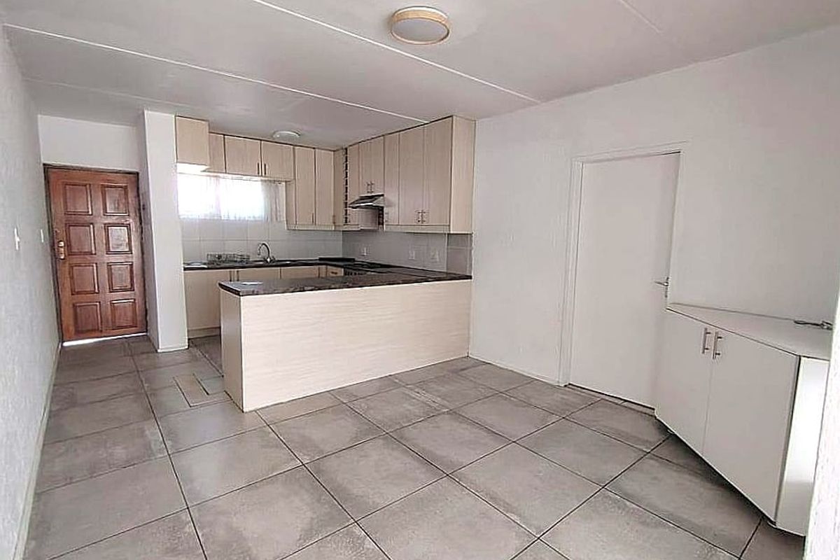 3 Bedroom Townhouse in Glenvista - Photo 4