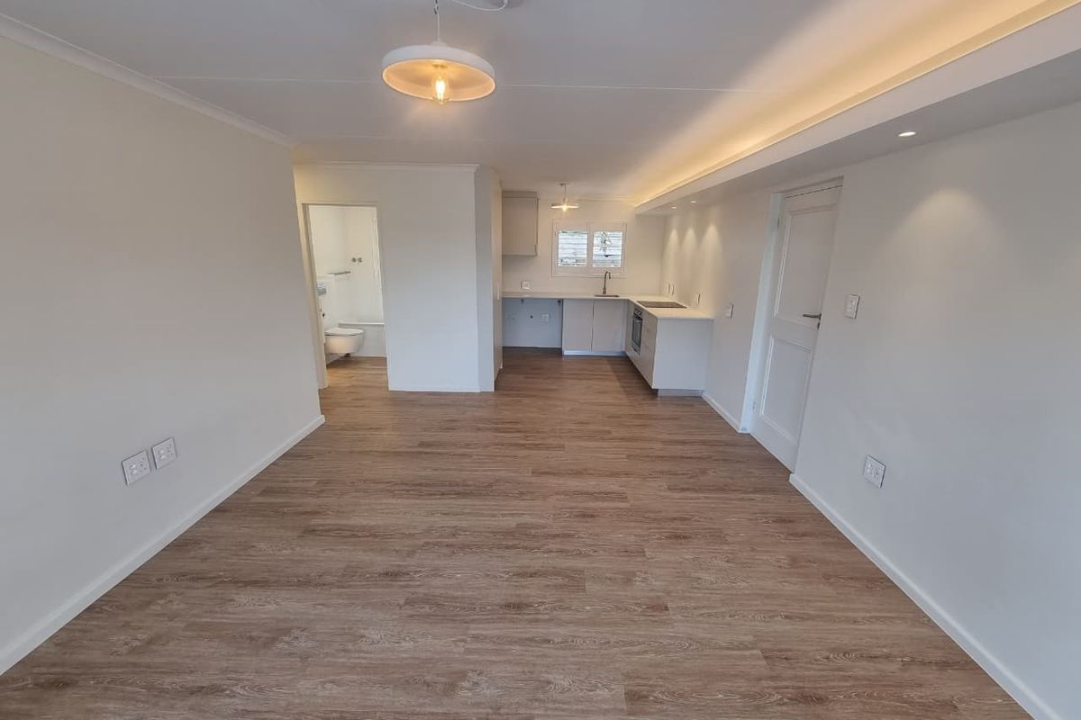 New Renovated Unfurnished 2-Bedroom Ground Floor To Rent in Blaauwbergstrand - Photo 2