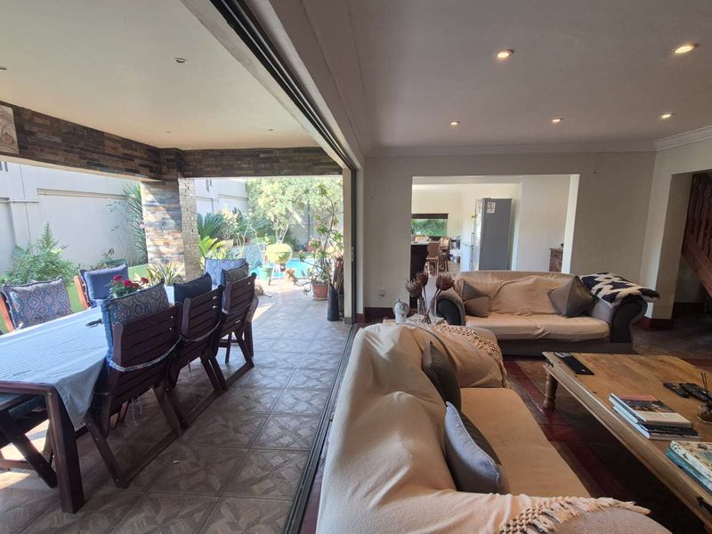 A Country-Style Family Haven with Separate Cottage in the Heart of Douglasdale - Photo 9