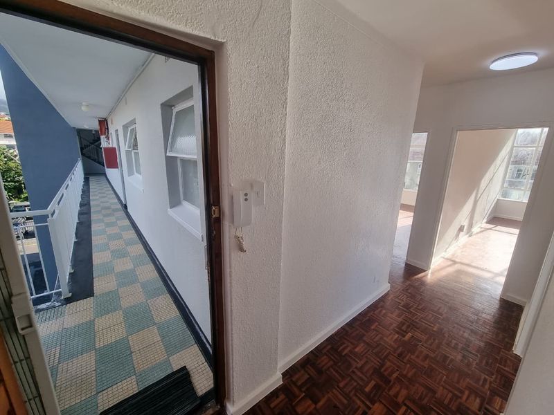 Unfurnished Two Bedroom Apartment To Rent in Tamboerskloof - Photo 3
