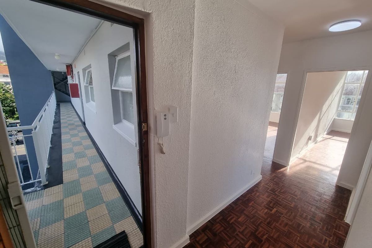 Unfurnished Two Bedroom Apartment To Rent in Tamboerskloof - Photo 3