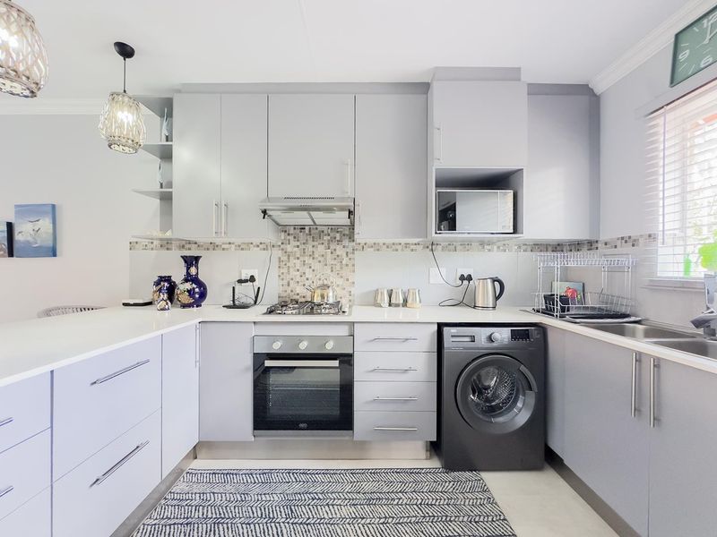 2 Bedroom Simplex with a Private Garden - Photo 5