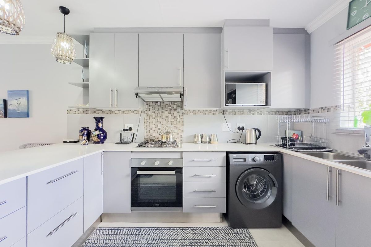 2 Bedroom Simplex with a Private Garden - Photo 5