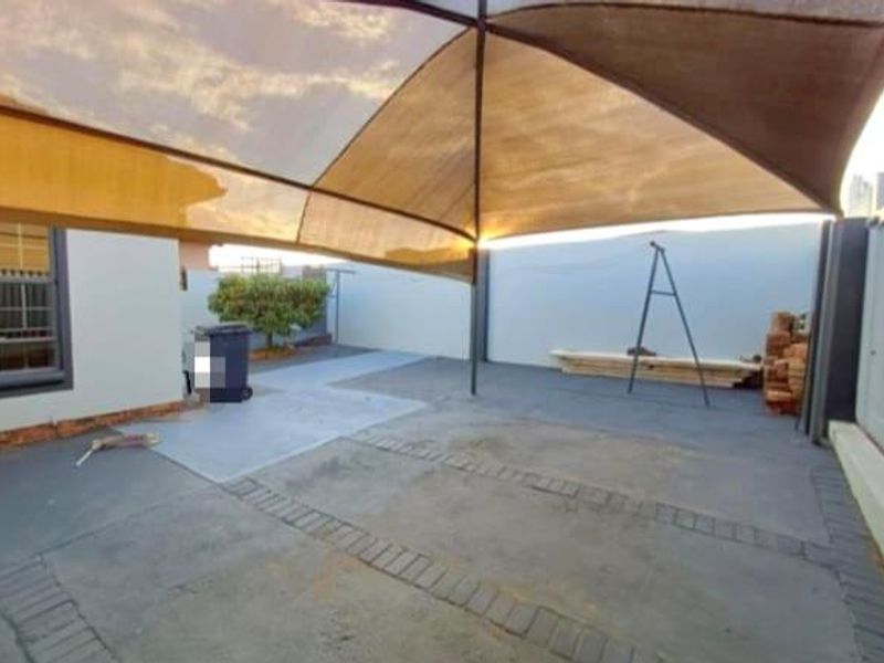 Three bedrooms house for sale in Atteridgeville - Photo 2