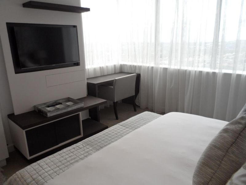 UPMARKET FULLY FURNISHED 2 BED APARTMENT - Photo 10