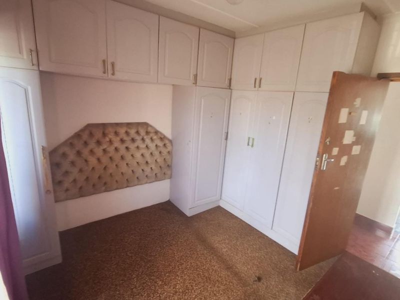 Charming 3-Bedroom Home in Desirable Shallcross - Photo 9