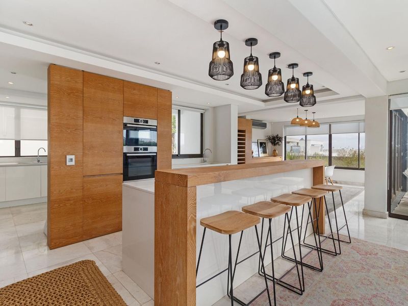 A Modern Sanctuary of Refined Coastal Living - Photo 6
