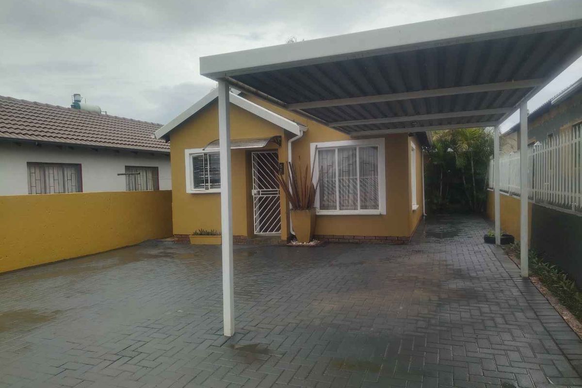 2 lovely bedrooms house for sale in Soshanguve VV - Photo 2