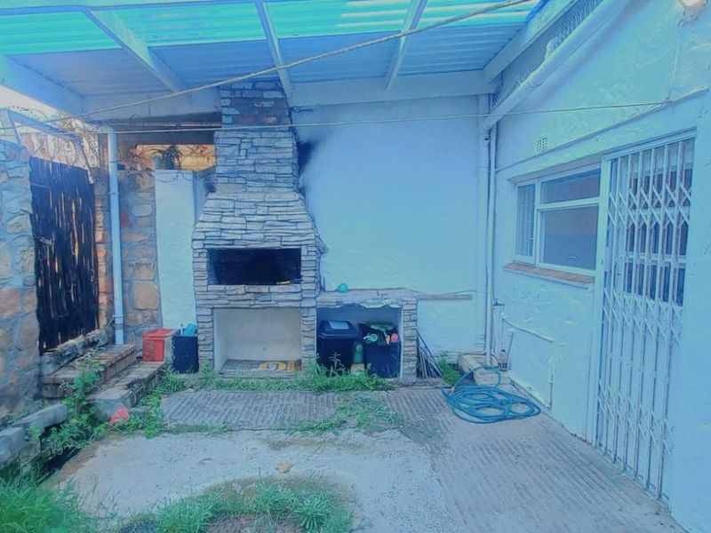 Coastal Living at Its Best in a Sought-After Neighbourhood - Photo 8