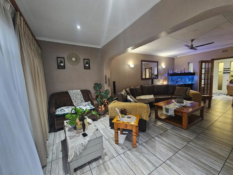 Prestine Family Home for Sale - Photo 3