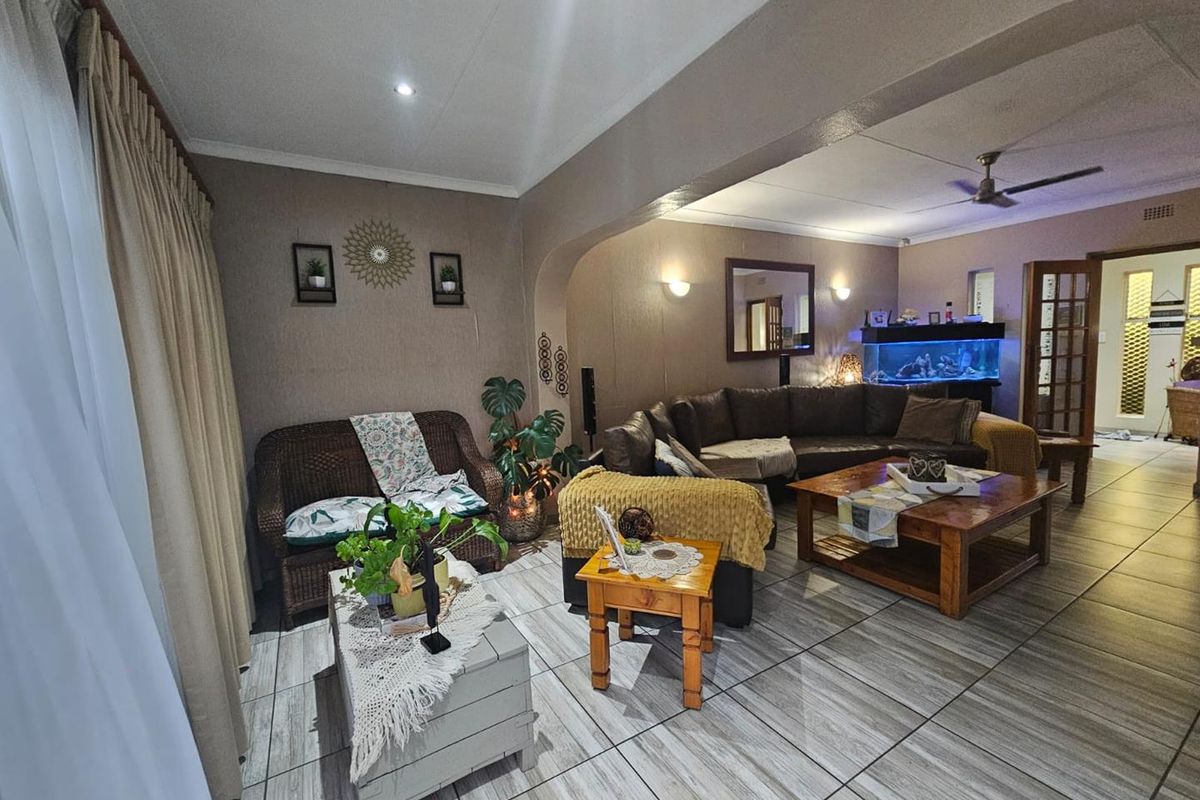 Prestine Family Home for Sale - Photo 3