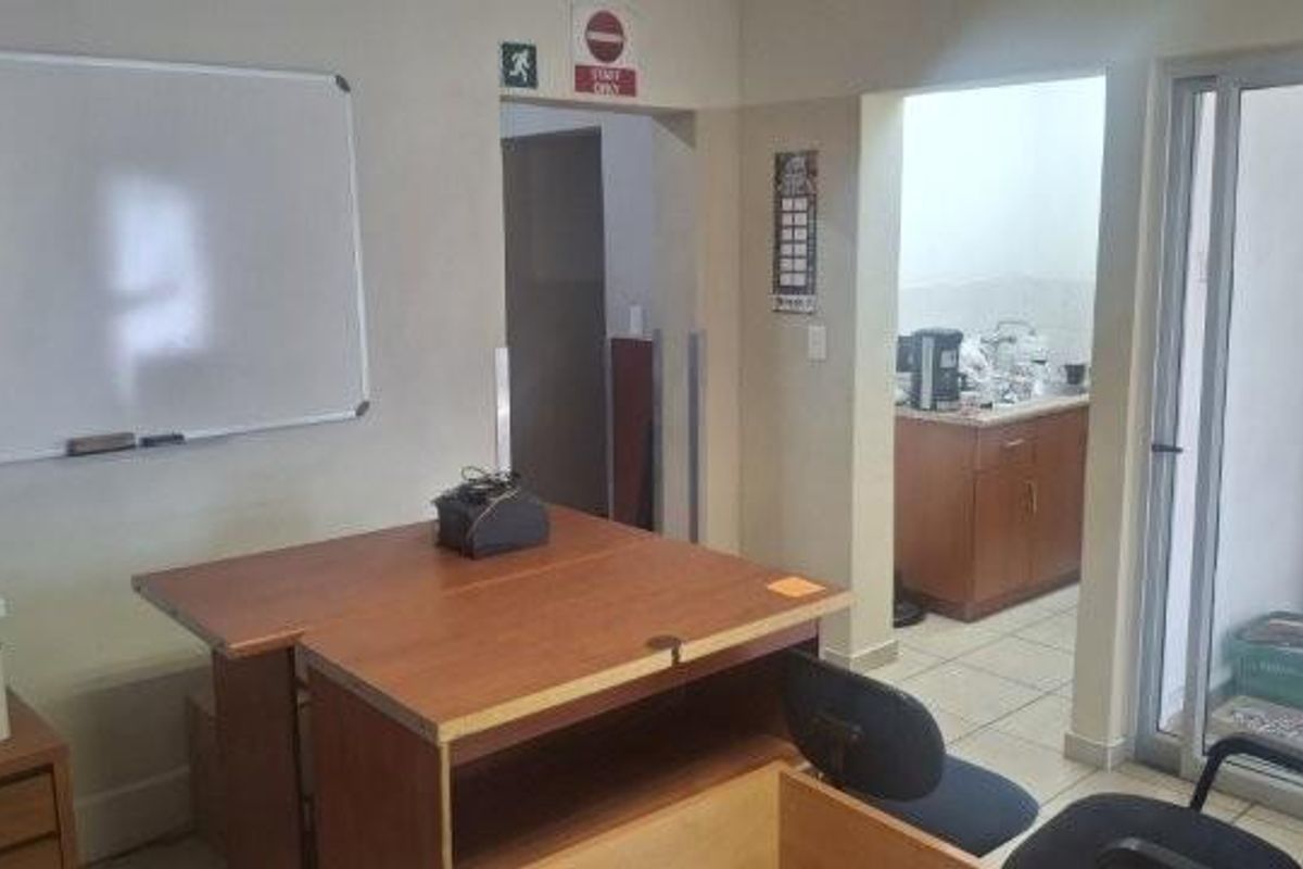 Southern Industrial Warehouse to let - Photo 2