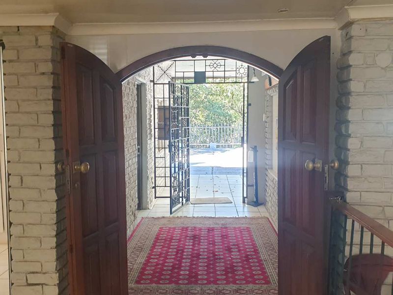 22 Bedroom guest house for sale in Pretoria north at the foot of the mountain. - Photo 1