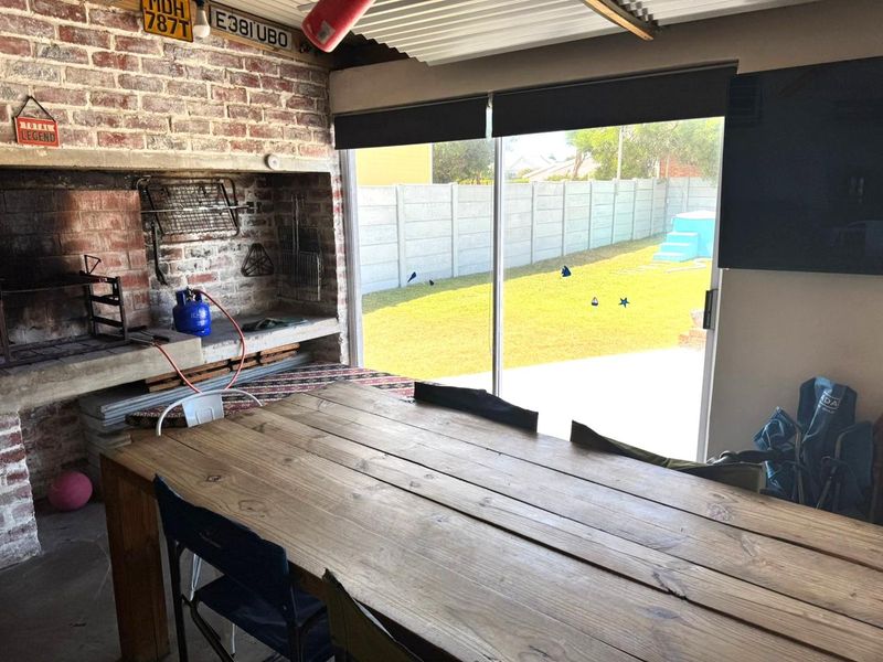 Not Your Average Beach House – A Quirky Coastal Canvas in Pearly Beach - Photo 5