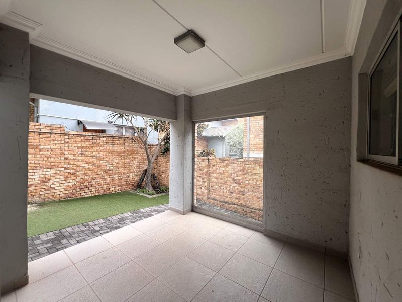 Cul-de-Sac Serenity: Modern Design Meets Family-Friendly Comfort! - Photo 8