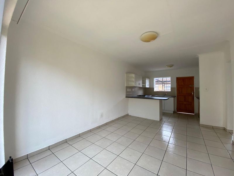 2 Bedroom Townhouse with  Wrap-Around Garden in Heuwelsig Estate! - Photo 6