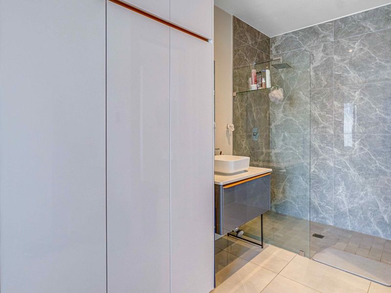 1 bedroom apartment in Houghton Estate - Photo 9