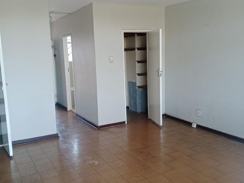 BACHELOR FLAT TO RENT IN SUNNYSIDE - Photo 5