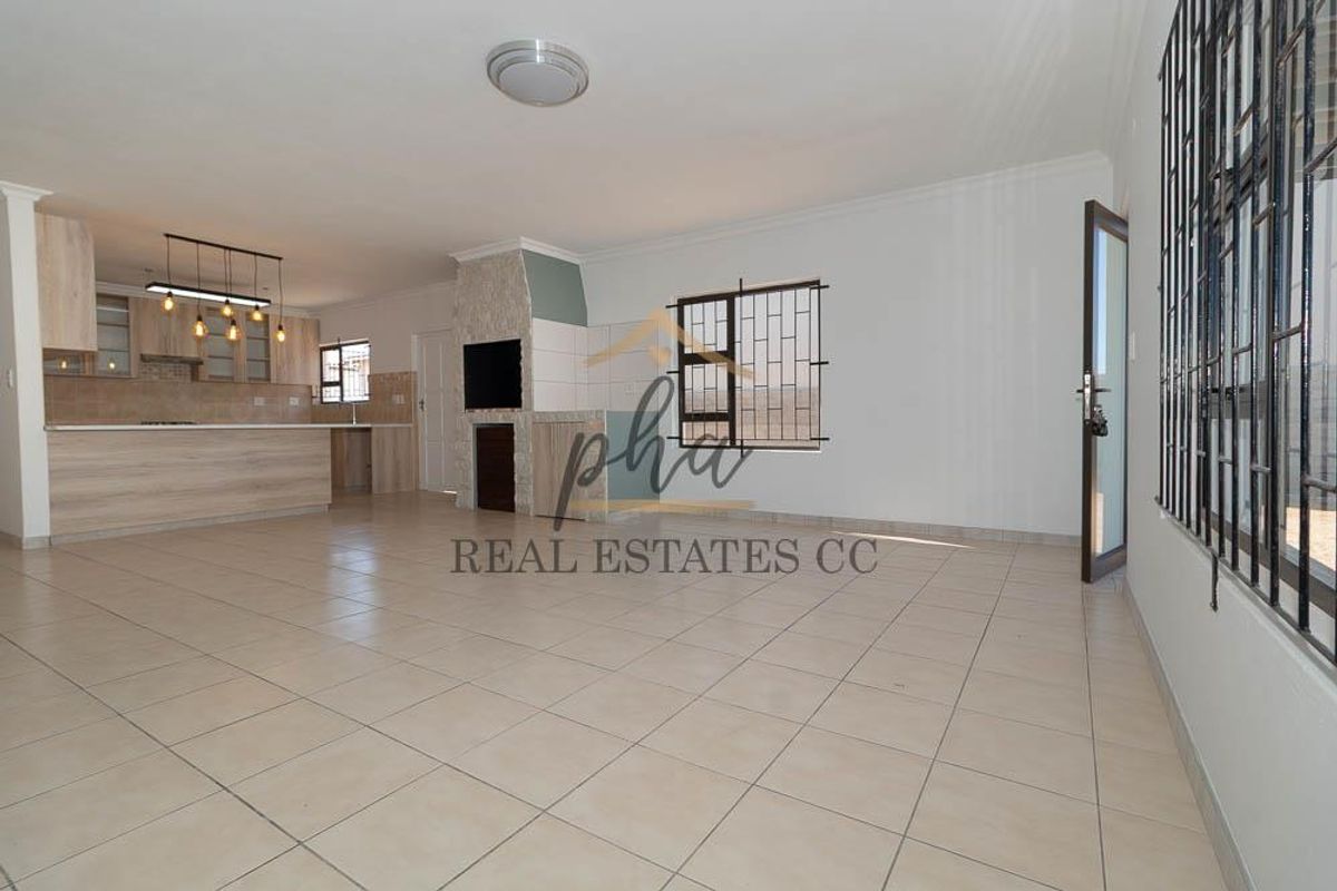 Newly Renovated Freestanding Home - Photo 3