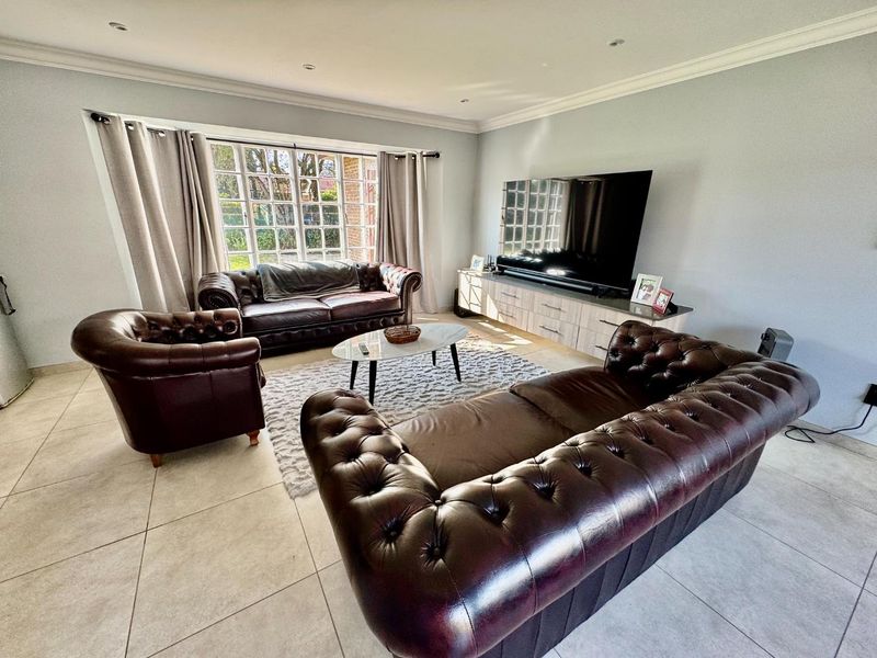 Beautifully Renovated Simplex for Sale in Goedeburg - Photo 6