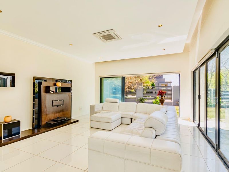 Ultra Morden enormous house available for sale - Photo 7