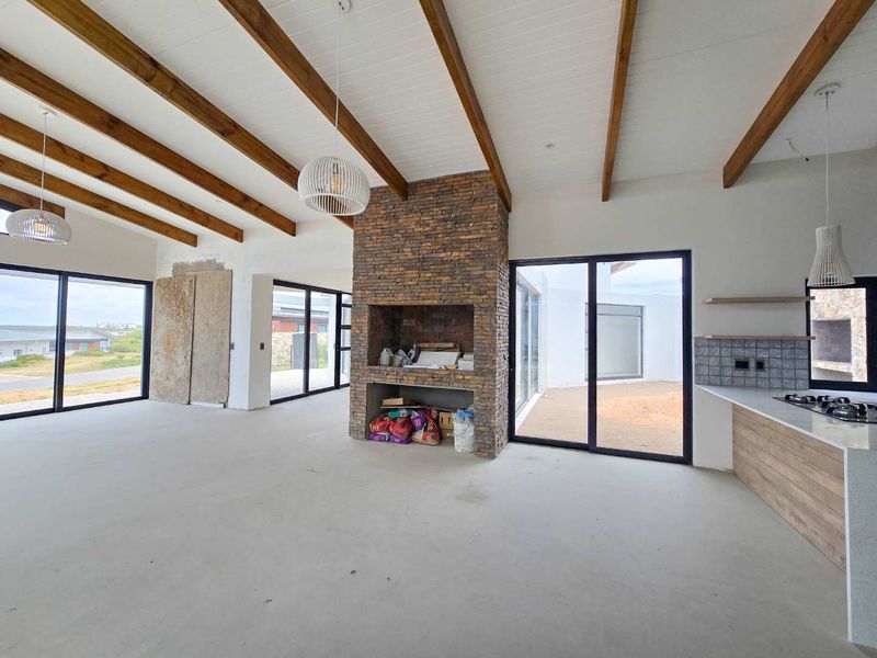 Embrace luxurious coastal living in Skulpiesbaai Estate. - Photo 5