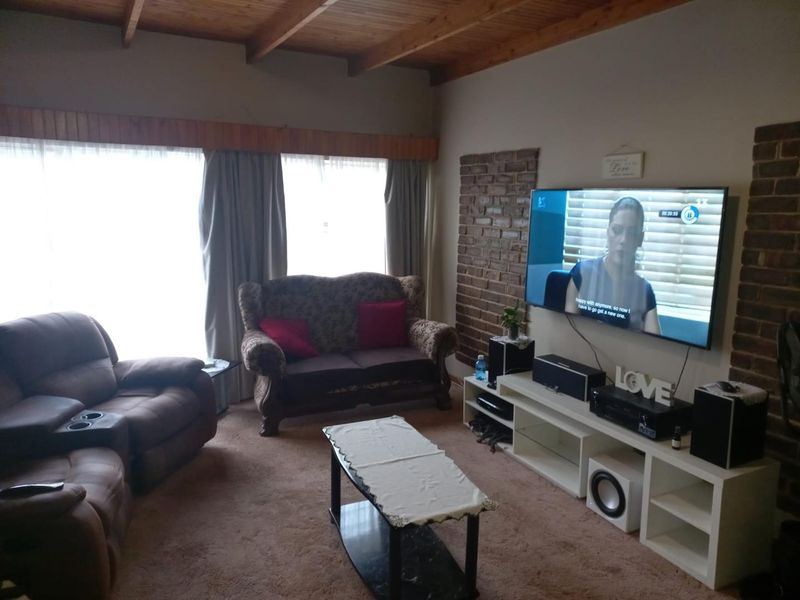 Beautiful Family Home for sale in very popular Lyttelton Manor!! - Photo 6