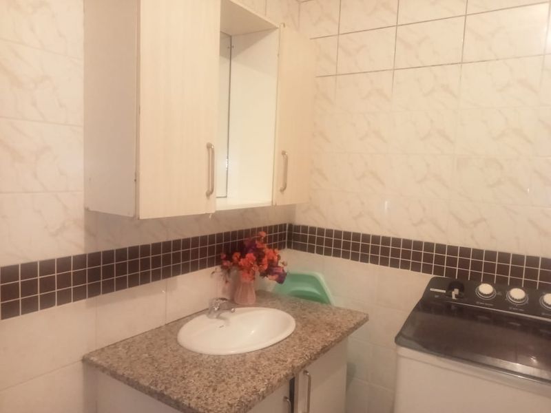 Apartment for Sale in Newcastle Central. - Photo 4