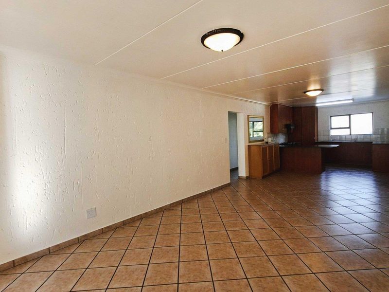Lovely 2 bedroom, 2 bathroom, middle floor apartment available in Sunninghill - Photo 6