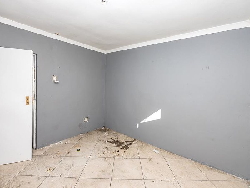 Investor’s Dream Opportunity on Koeberg Road, Brooklyn - Photo 8