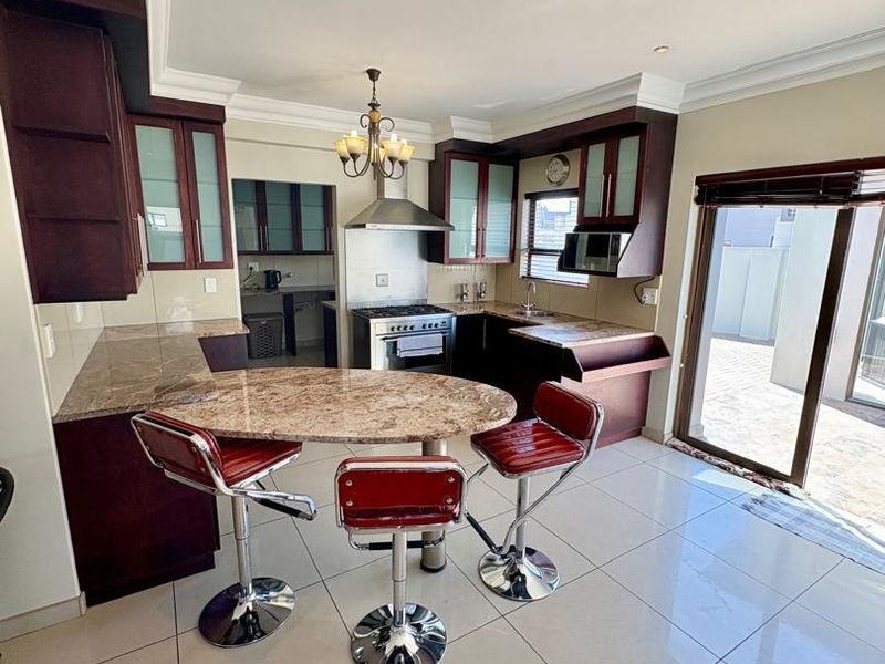 3 Bedrooms House For Sale in Long Beach - Photo 2