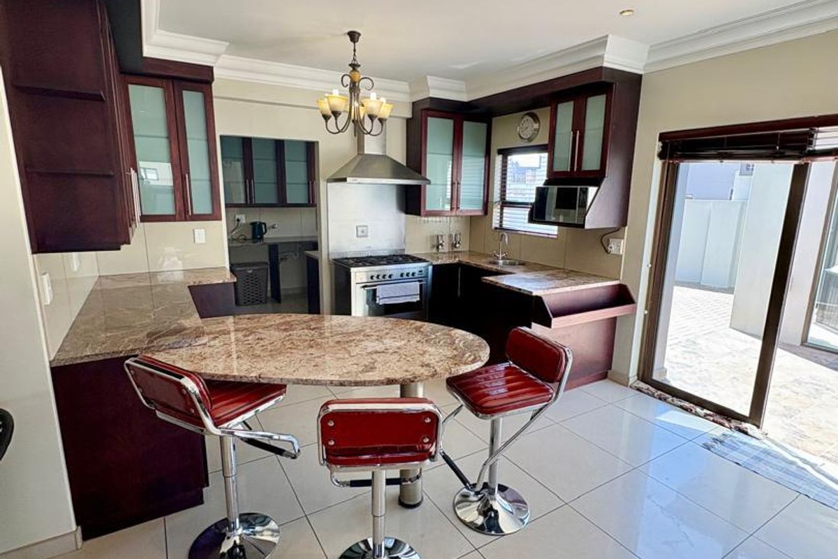 3 Bedrooms House For Sale in Long Beach - Photo 2