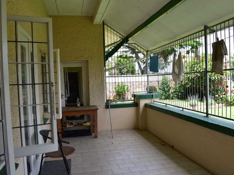 Sought after address! - Photo 6