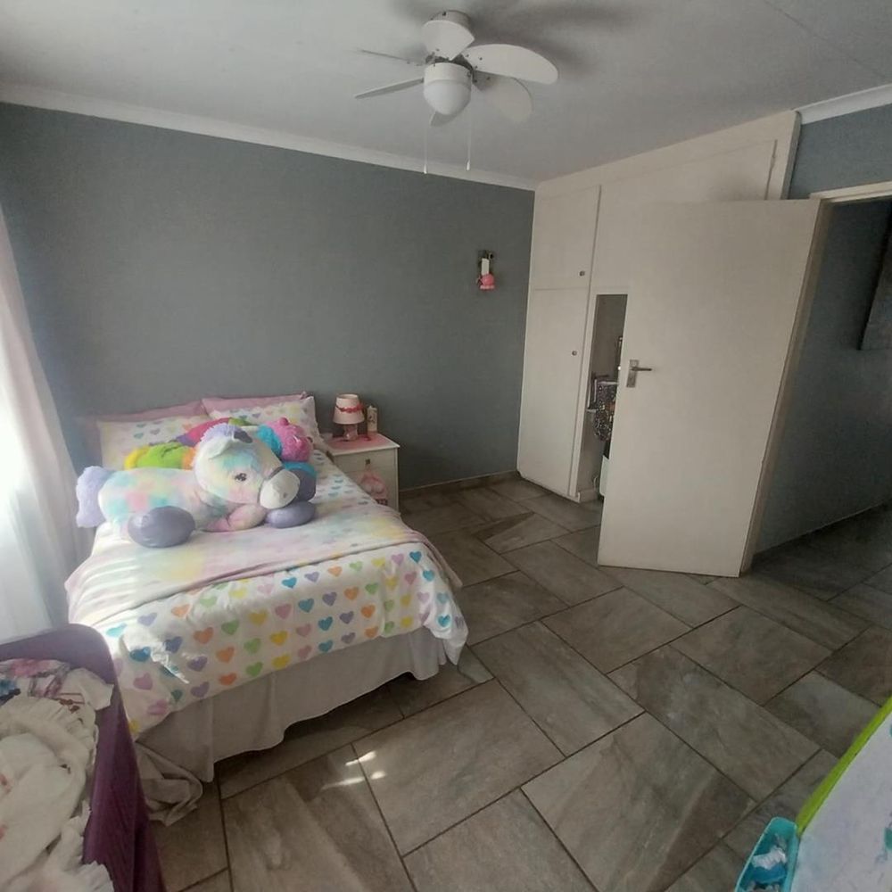1st bedroom 