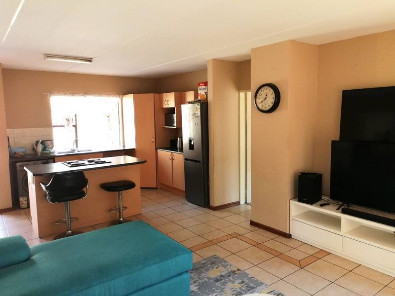 Two Bedroom Apartment For Sale - Photo 5