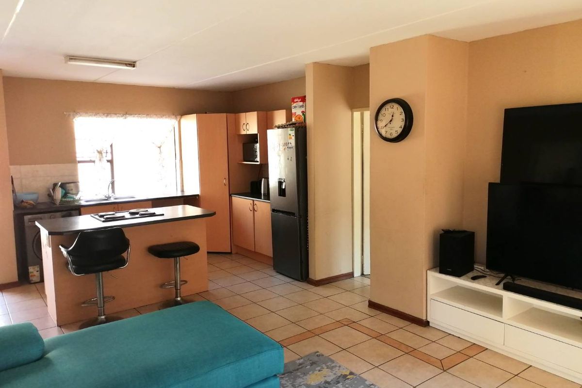 Two Bedroom Apartment For Sale - Photo 5