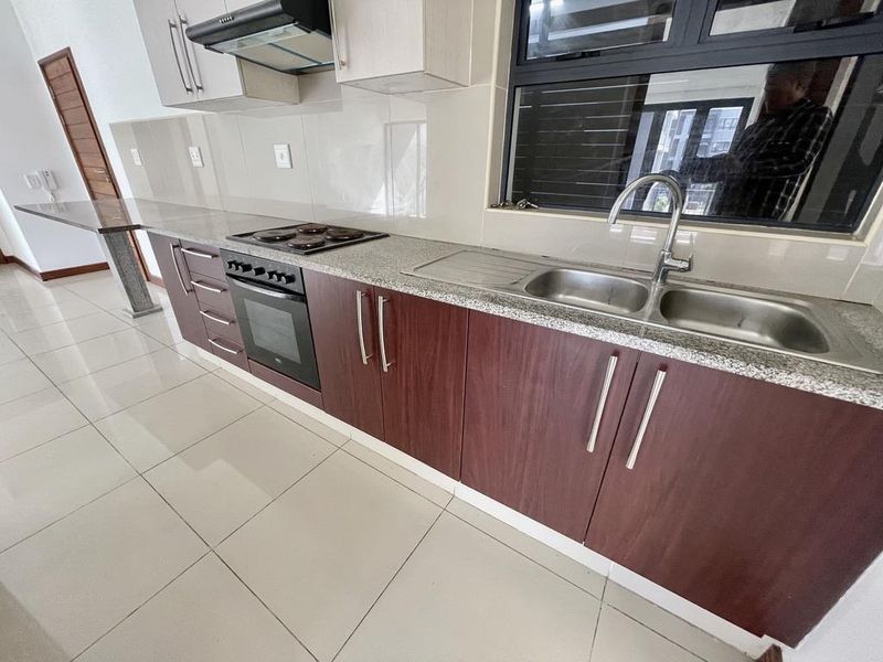 Hendra - Modern 3-Bedroom Apartment in Umhlanga Ridge - Photo 3