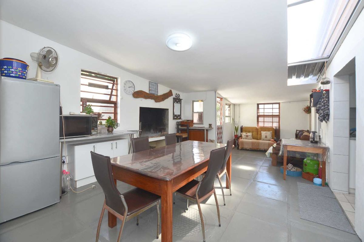 Beautiful Family Home with Separate Flatlet for Sale in Bothasig - Photo 4