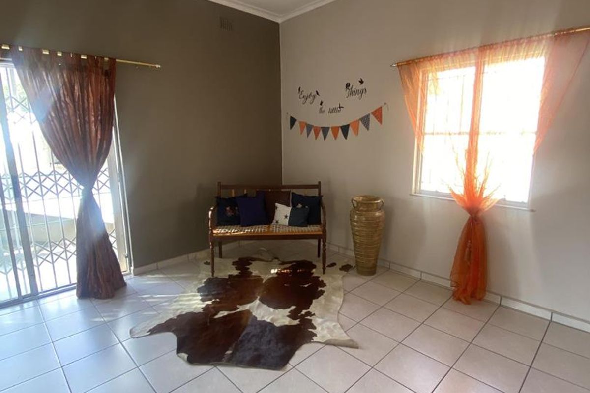 Walking distance from SA Embassy in Klein Windhoek. Live + earn in one! - Photo 5