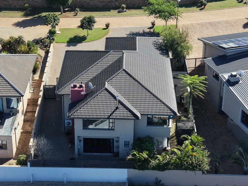 EXCLUSIVE COASTAL LIVING | PANORAMIC BAY VIEWS | 4 BEDROOM | DUAL LIVING POTENTIAL - Photo 2